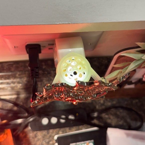 Bath & Body Works Wallflowers Plus Leaves Fall Autumn Gold Scent Control Light - Picture 3 of 5